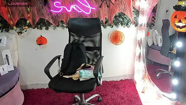 DestinyHills online show from October 20, 2025, 12:06 pm