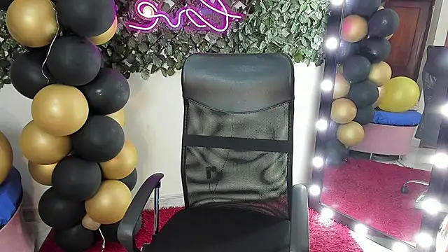 DestinyHills online show from May 11, 2026, 4:04 pm