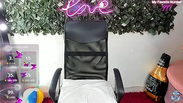 Snapshot of DestinyHills chatting on July 6, 2026, 3:03 pm DestinyHills online show from July 6, 2026, 3:03 pm