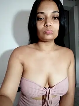  Estrellita  online show from February 6, 2026, 6:59 pm