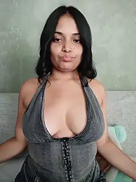 Snapshot of _Estrellita_ chatting on May 14, 2026, 4:26 pm Estrellita online show from May 14, 2026, 4:26 pm