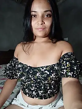 Snapshot of _Estrellita_ chatting on May 25, 2026, 5:22 pm Estrellita online show from May 25, 2026, 5:22 pm