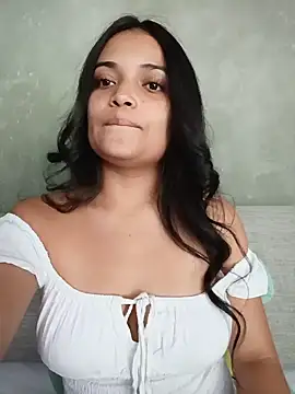 Snapshot of _Estrellita_ chatting on May 15, 2026, 5:22 pm Estrellita online show from May 15, 2026, 5:22 pm