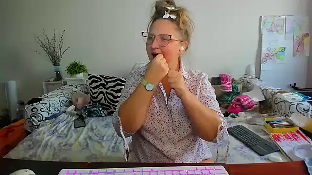 IamYourNarcotic online show from November 21, 2025, 12:37 pm