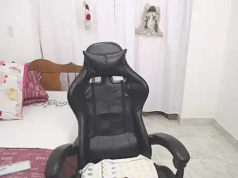 yeslluisa online show from December 17, 2025, 1:49 pm