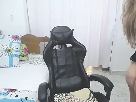 yeslluisa online show from September 14, 2025, 3:23 pm