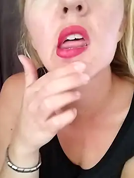 Mllesha74000 online show from September 22, 2025, 2:23 pm