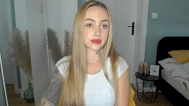 Snapshot of sexyCoralie chatting on June 1, 2026, 1:44 pm sexyCoralie online show from June 1, 2026, 1:44 pm