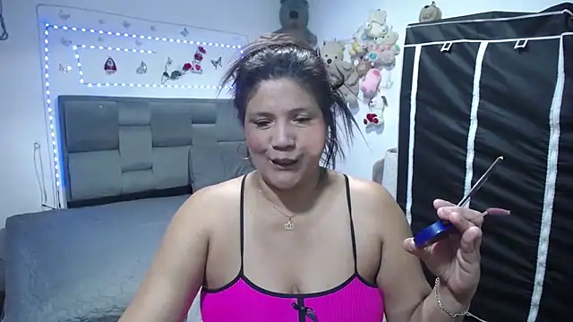 Snapshot of Sharloth_milf chatting on March 5, 2026, 2:19 am Sharloth milf online show from March 5, 2026, 2:19 am