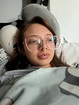 Snapshot of linda-schmidt chatting on February 19, 2025, 2:12 am linda-schmidt online show from February 19, 2025, 2:12 am