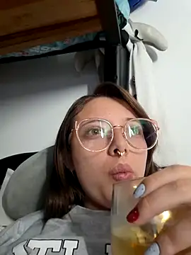 Snapshot of linda-schmidt chatting on February 18, 2025, 11:08 pm linda-schmidt online show from February 18, 2025, 11:08 pm