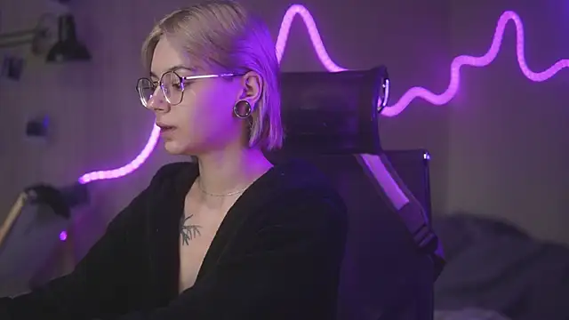alyssa sweet online show from May 13, 2026, 3:02 am