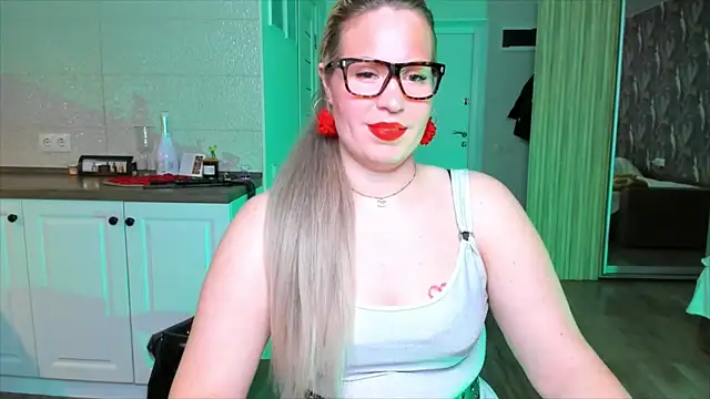 HotTiffani online show from February 8, 2026, 9:07 am