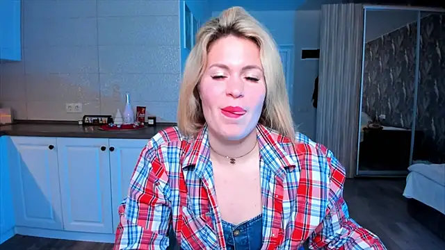 HotTiffani online show from January 12, 2026, 10:33 am