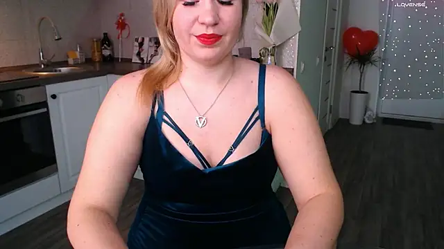 Snapshot of HotTiffani chatting on February 19, 2025, 8:44 am HotTiffani online show from February 19, 2025, 8:44 am