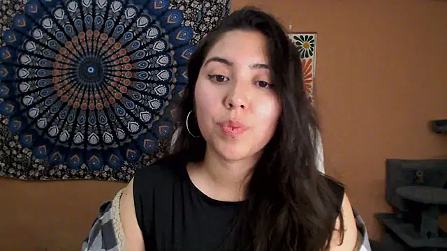 Snapshot of IntimateTales chatting on November 7, 2025, 6:34 pm IntimateTales online show from November 7, 2025, 6:34 pm