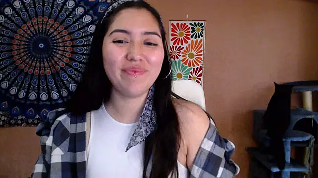 Snapshot of IntimateTales chatting on November 17, 2025, 11:14 am IntimateTales online show from November 17, 2025, 11:14 am