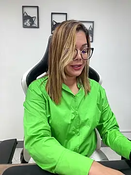 KellyBrooklyn  online show from February 21, 2025, 2:06 pm