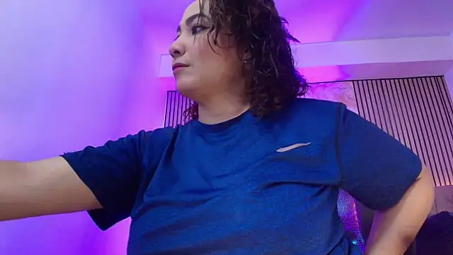 Snapshot of JuliRamirez chatting on April 15, 2026, 5:50 pm JuliRamirez online show from April 15, 2026, 5:50 pm