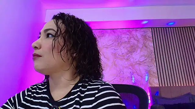 Snapshot of JuliRamirez chatting on April 1, 2026, 6:49 pm JuliRamirez online show from April 1, 2026, 6:49 pm