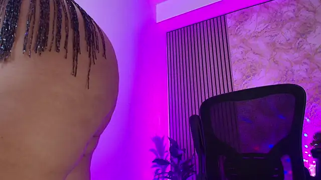 JuliRamirez online show from November 4, 2025, 12:20 pm