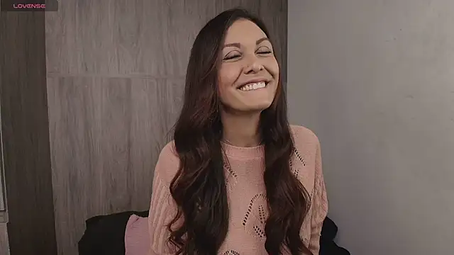 Swetisabella01 online show from April 14, 2026, 4:45 pm