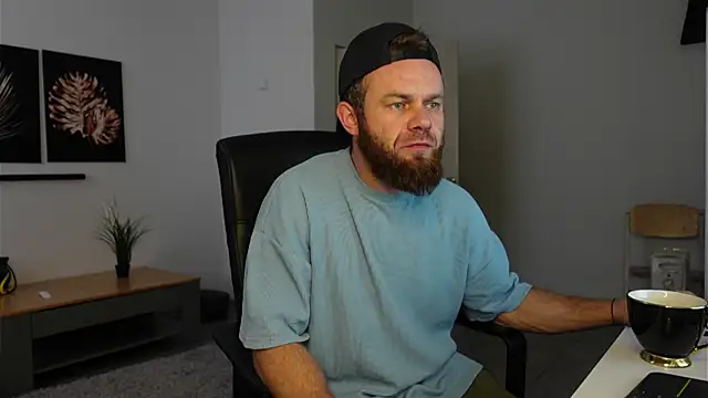 Tommy Burnz online show from November 18, 2025, 7:55 am