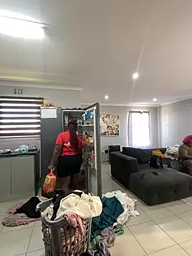 Snapshot of MissLola27 chatting on February 7, 2026, 9:50 am MissLola27 online show from February 7, 2026, 9:50 am