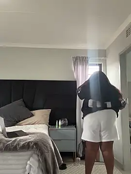 Snapshot of MissLola27 chatting on February 21, 2026, 6:48 am MissLola27 online show from February 21, 2026, 6:48 am