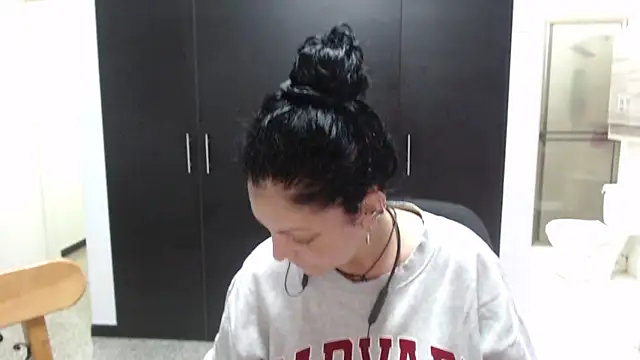 mijal queen online show from October 25, 2025, 3:28 am