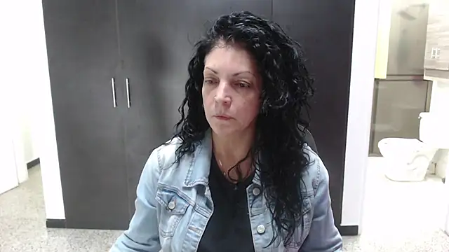 mijal queen online show from November 21, 2025, 2:54 am