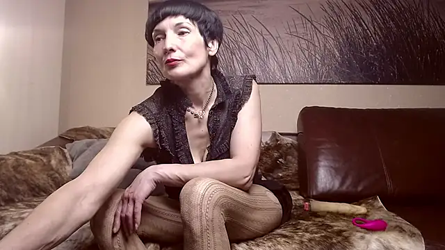 ElizabethLong online show from May 18, 2026, 6:45 pm