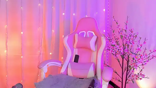 rosseblondee online show from April 14, 2026, 9:42 pm