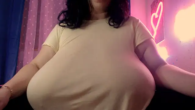 Snapshot of SenzualHotM chatting on March 17, 2025, 9:35 pm SenzualHotM online show from March 17, 2025, 9:35 pm