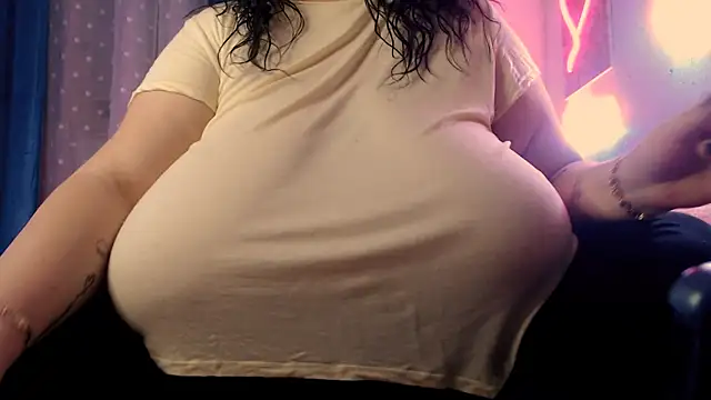 Snapshot of SenzualHotM chatting on March 16, 2025, 5:28 pm SenzualHotM online show from March 16, 2025, 5:28 pm