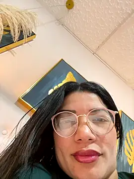 valerie lya online show from November 12, 2025, 7:51 pm