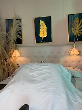 valerie lya online show from November 13, 2025, 8:13 pm