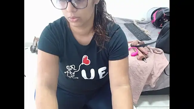 keyklin1 online show from October 7, 2025, 12:39 pm