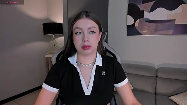Snapshot of EllaClark chatting on September 30, 2025, 6:25 pm EllaClark online show from September 30, 2025, 6:25 pm