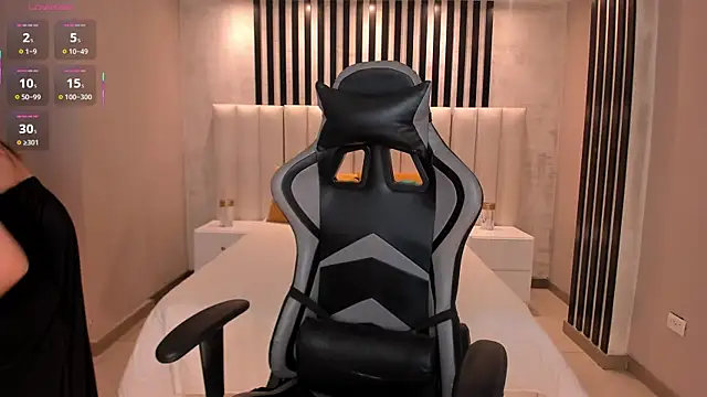 EllaClark online show from November 23, 2025, 11:42 am