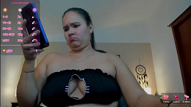 emily lovexx online show from October 8, 2025, 9:26 pm