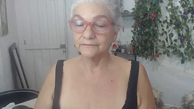 Snapshot of FunnyGrandma chatting on March 16, 2025, 4:41 am FunnyGrandma online show from March 16, 2025, 4:41 am