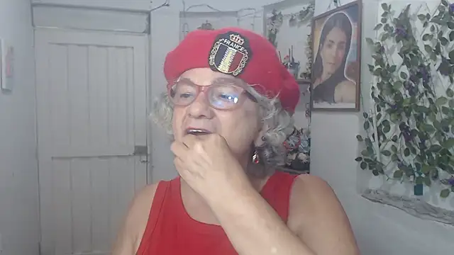 Snapshot of FunnyGrandma chatting on October 25, 2025, 2:11 am FunnyGrandma online show from October 25, 2025, 2:11 am