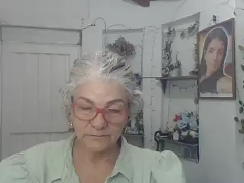 Snapshot of FunnyGrandma chatting on September 16, 2025, 2:01 am FunnyGrandma online show from September 16, 2025, 2:01 am