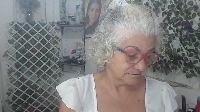 Snapshot of FunnyGrandma chatting on November 24, 2025, 10:32 pm FunnyGrandma online show from November 24, 2025, 10:32 pm