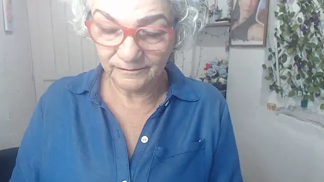 Snapshot of FunnyGrandma chatting on September 30, 2025, 12:05 am FunnyGrandma online show from September 30, 2025, 12:05 am