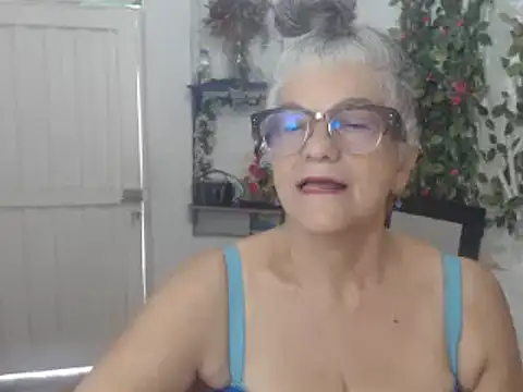 Snapshot of FunnyGrandma chatting on March 22, 2025, 5:09 pm FunnyGrandma online show from March 22, 2025, 5:09 pm