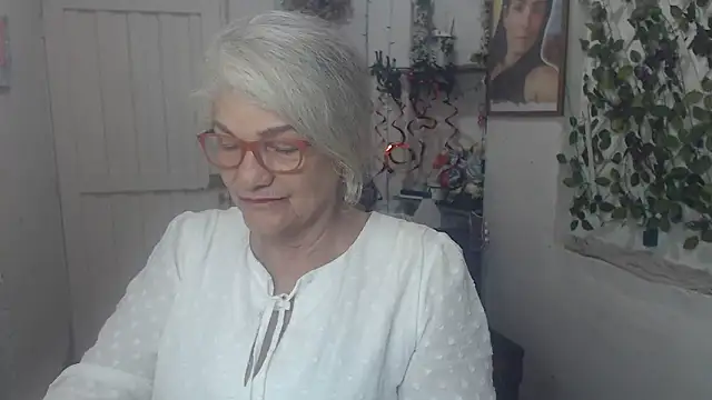 Snapshot of FunnyGrandma chatting on October 29, 2025, 3:49 am FunnyGrandma online show from October 29, 2025, 3:49 am