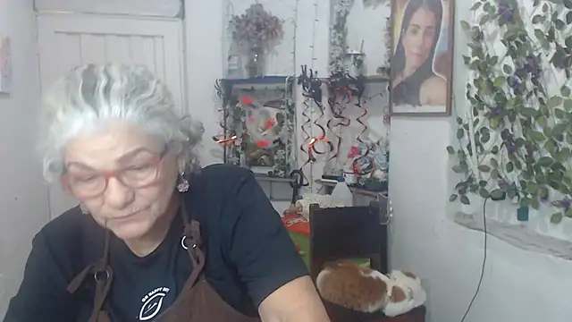Snapshot of FunnyGrandma chatting on October 28, 2025, 3:07 am FunnyGrandma online show from October 28, 2025, 3:07 am