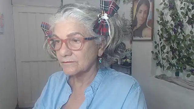 Snapshot of FunnyGrandma chatting on October 9, 2025, 10:54 pm FunnyGrandma online show from October 9, 2025, 10:54 pm